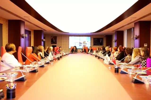 Kadın girişimciler Çerkezköy TSO'da bir araya geldi Kadın girişimciler Çerkezköy TSO'da bir araya geldi