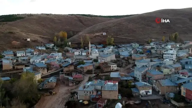 Köy ziyaretinde bulunan Vali Epcim, engelli vatandaşın isteğini geri çevirmedi