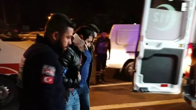 Panelvan minibüs bariyerlere çarptı: 1 yaralı Panelvan minibüs bariyerlere çarptı: 1 yaralı