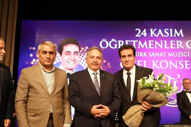 Talas'ta öğretmenlere özel Zekai Tunca konseri Talas'ta öğretmenlere özel Zekai Tunca konseri