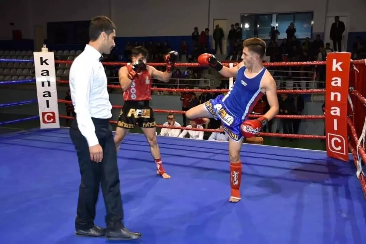 Tatvan'da Uluslararası Muaythai gecesi düzenlendi