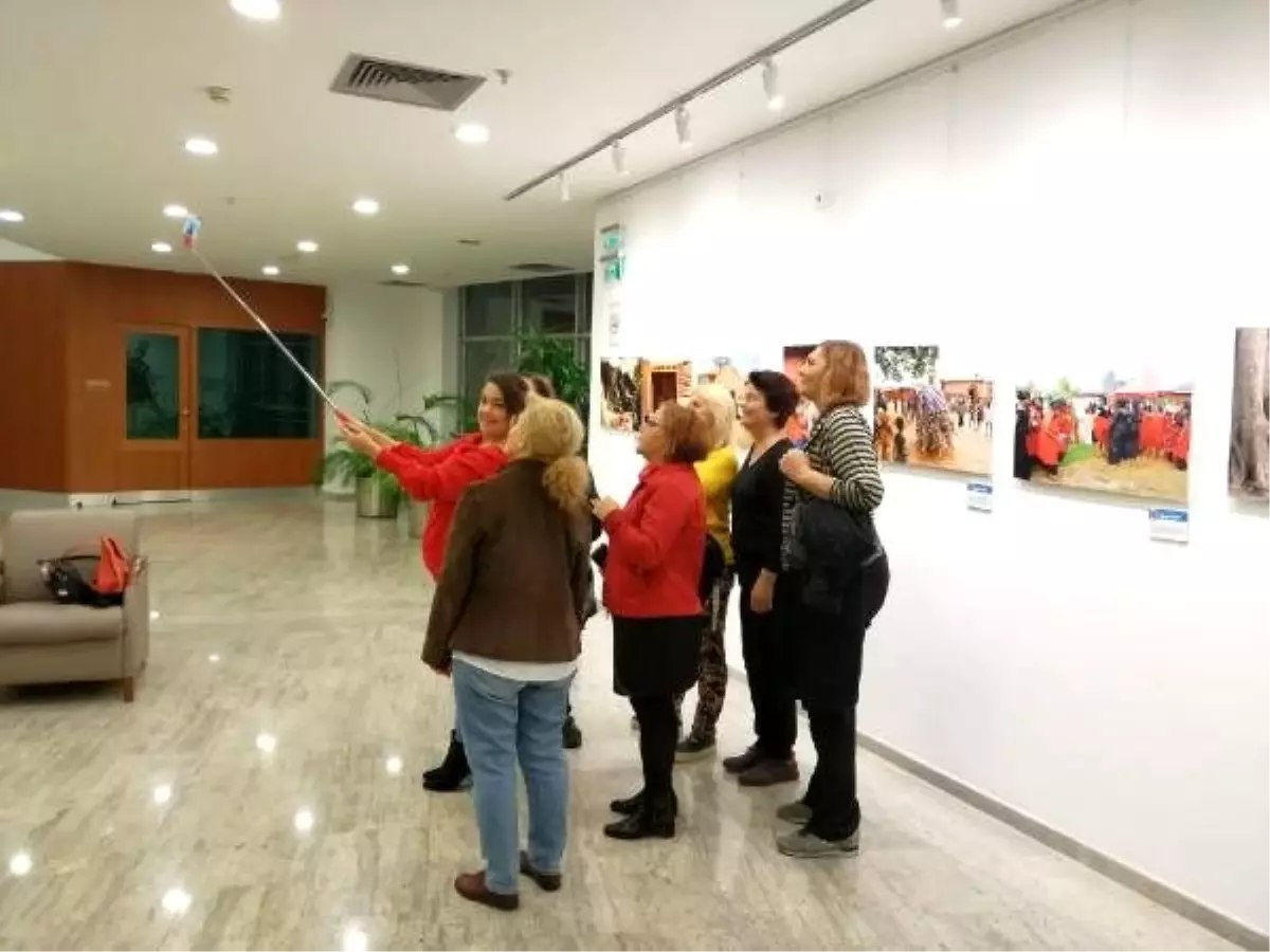 Turizm rehberinden fotoğraf sergisi