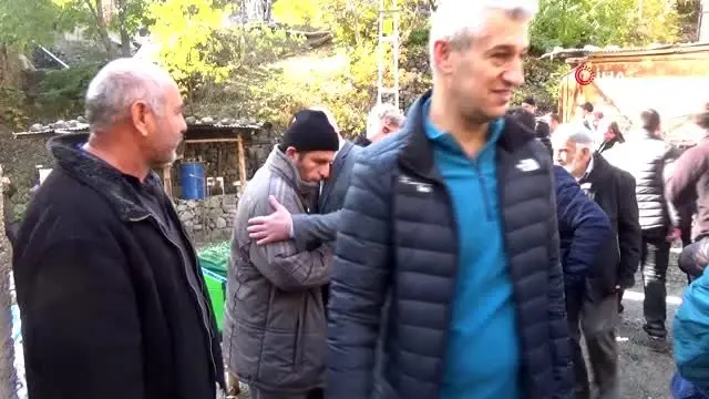 Yangında hayatını kaybeden 2 kardeş ile halaları toprağa verildi Yangında hayatını kaybeden 2 kardeş ile halaları toprağa verildi