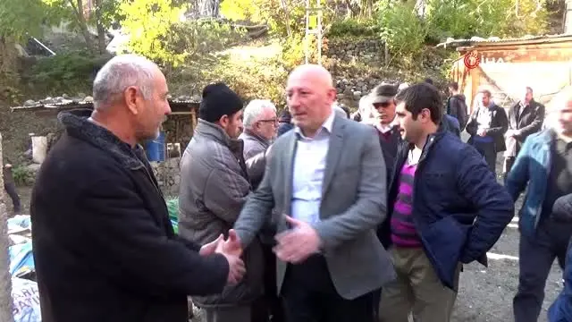 Yangında hayatını kaybeden 2 kardeş ile halaları toprağa verildi Yangında hayatını kaybeden 2 kardeş ile halaları toprağa verildi