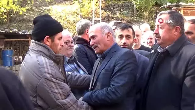 Yangında hayatını kaybeden 2 kardeş ile halaları toprağa verildi Yangında hayatını kaybeden 2 kardeş ile halaları toprağa verildi