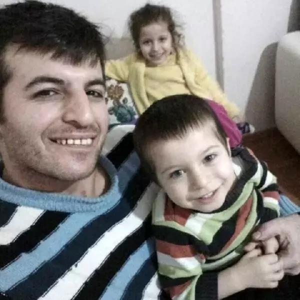 Yangında ölen hala ve 2 yeğeni toprağa verildi Yangında ölen hala ve 2 yeğeni toprağa verildi