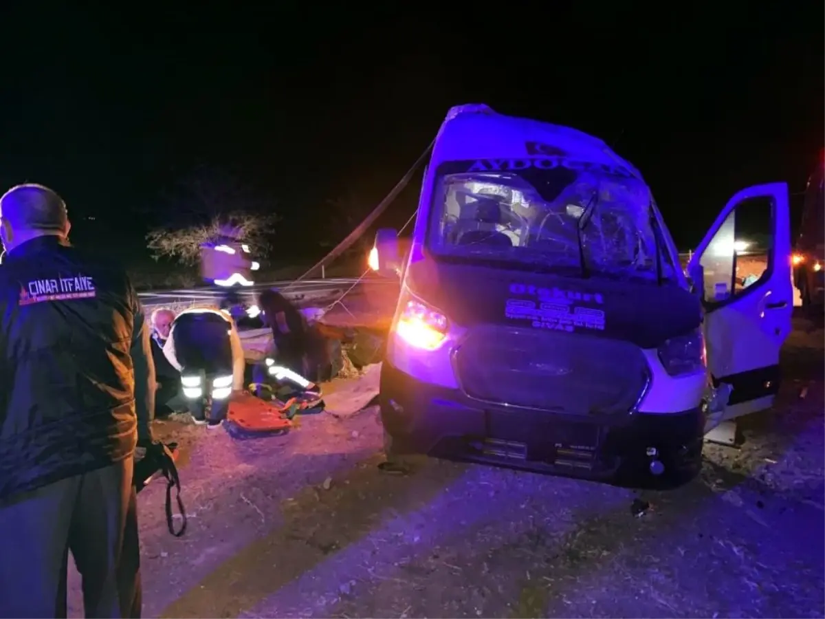 Yozgat'ta trafik kazası: 16 yaralı
