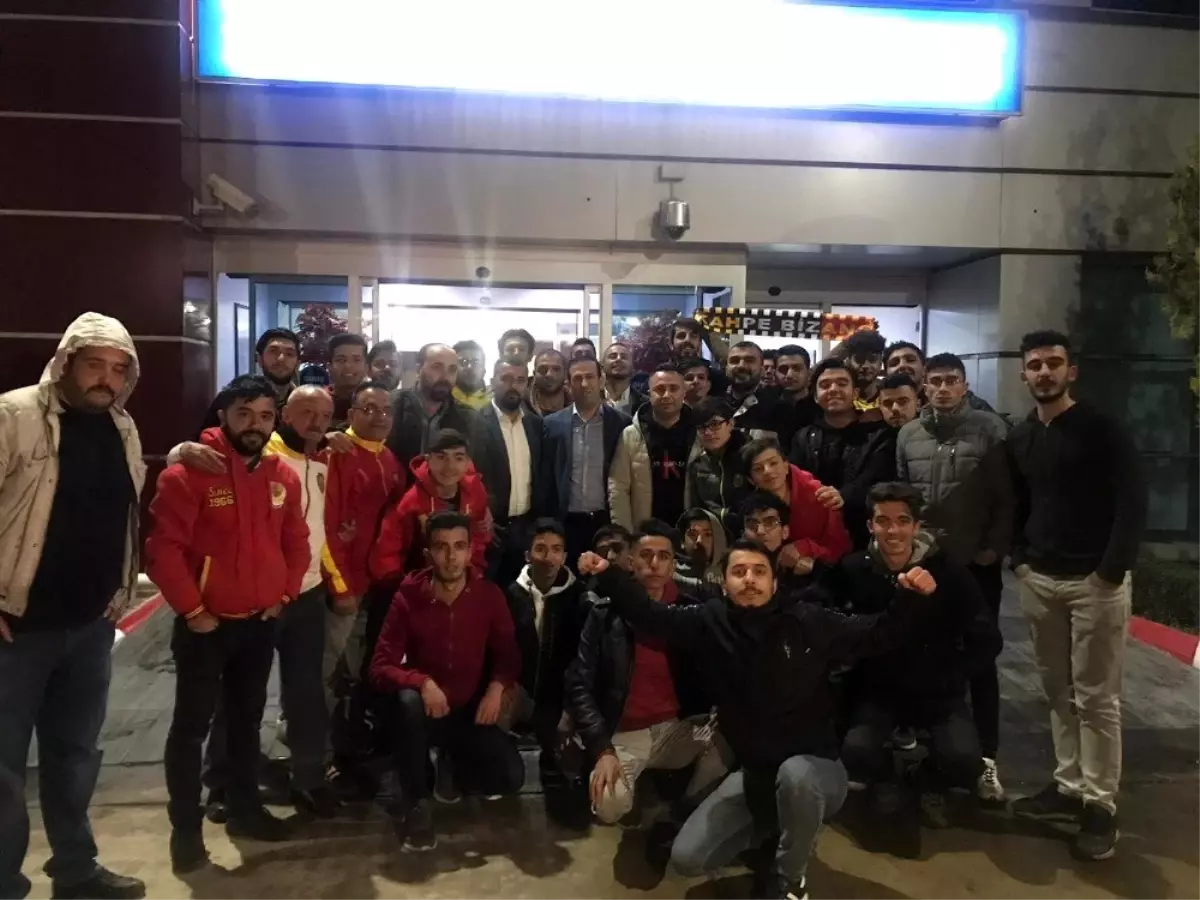 Adil Gevrek'e taraftardan duygulandıran sürpriz