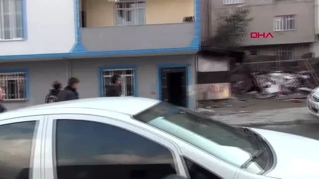 3 yaşındaki kız çocuğuna düğün konvoyundan açılan ateş sonucu kurşun isabet etti 3 yaşındaki kız çocuğuna düğün konvoyundan açılan ateş sonucu kurşun isabet etti