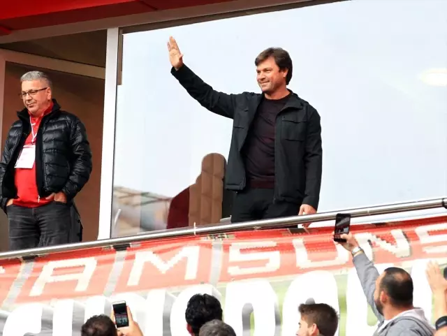 Samsunspor maçında kimsesiz çocuklara oyuncak sürprizi! Samsunspor maçında kimsesiz çocuklara oyuncak sürprizi!
