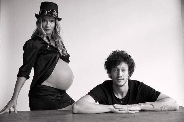 Güzel oyuncu Müge Boz, ilk bebeğini kucağına aldı