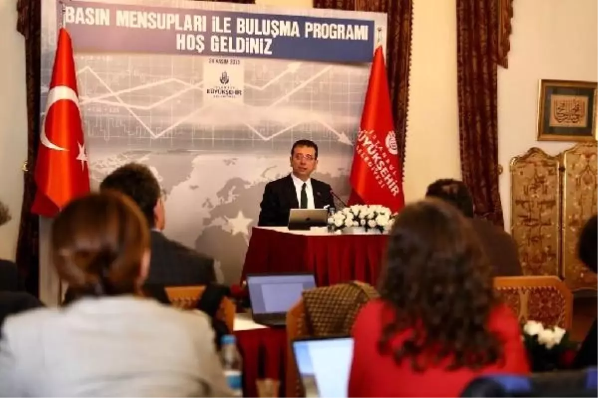 İmamoğlu, gazetecilerle bir araya geldi