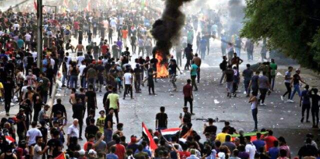 Irak'taki protestolarda kanlı gece: 7 ölü
