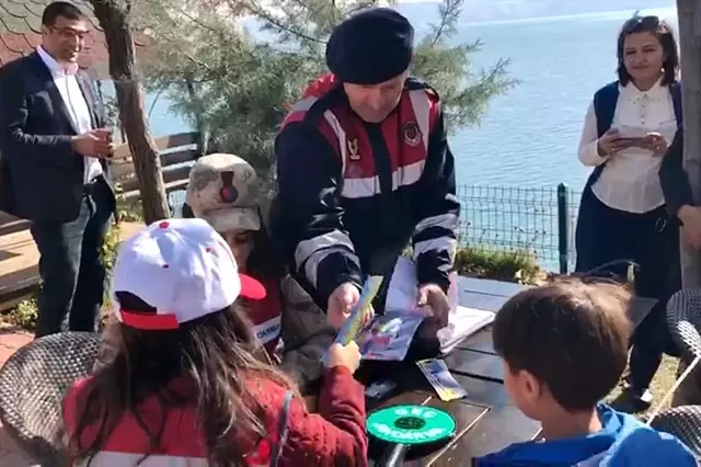 Jandarmadan çocuklar için Trafik dedektifleri projesi