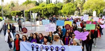 Kadınlar şiddete karşı yürüdü