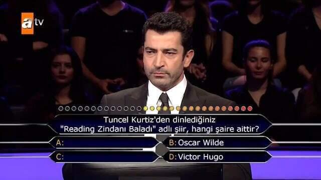 Kenan İmirzalıoğlu, Tuncel Kurtiz'le alakalı soruyu okurken duygusal anlar yaşadı
