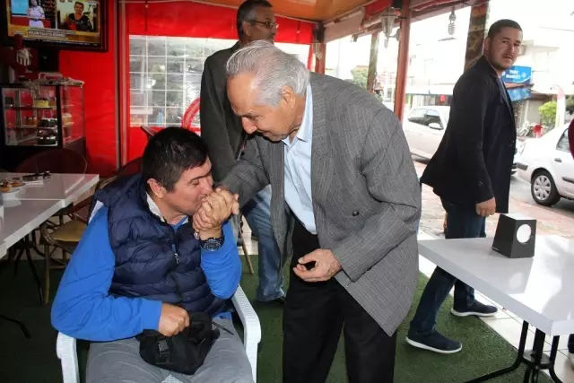 Öğrencisinin anı defterini 28 yıl sakladı