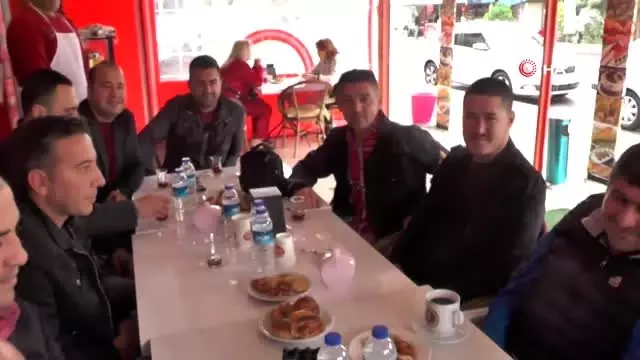 Öğrencisinin anı defterini 28 yıl sakladı