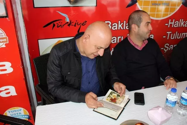 Öğrencisinin anı defterini 28 yıl sakladı