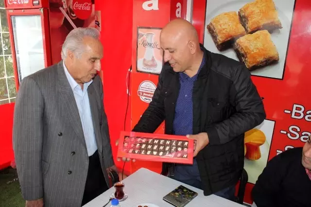 Öğrencisinin anı defterini 28 yıl sakladı