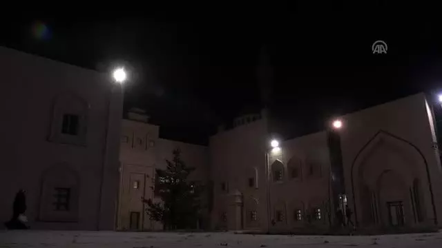 Öğretmenler konserde eğlenerek stres attı Öğretmenler konserde eğlenerek stres attı