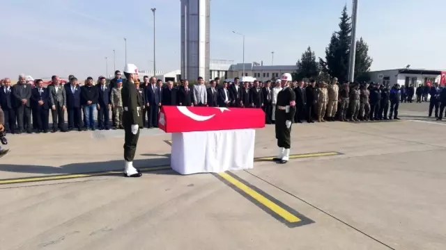Şehit Mustafa Akkaya memleketine uğurlandı Şehit Mustafa Akkaya memleketine uğurlandı