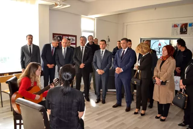 Şehit öğretmen Aybüke Yalçın'ın okulunda hüzünlü Öğretmenler Günü kutlaması Şehit öğretmen Aybüke Yalçın'ın okulunda hüzünlü Öğretmenler Günü kutlaması