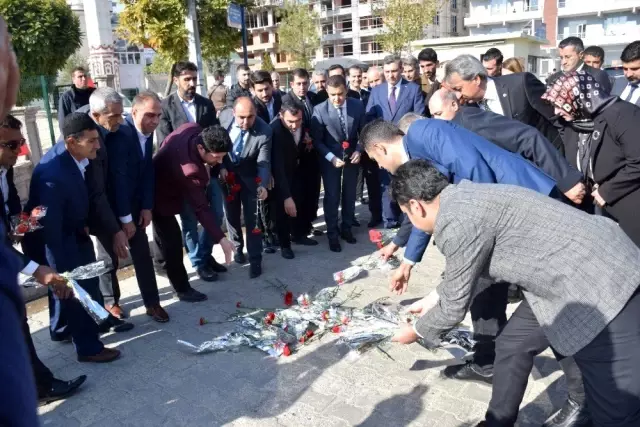 Şehit öğretmeni anarken gözyaşlarına boğuldu Şehit öğretmeni anarken gözyaşlarına boğuldu