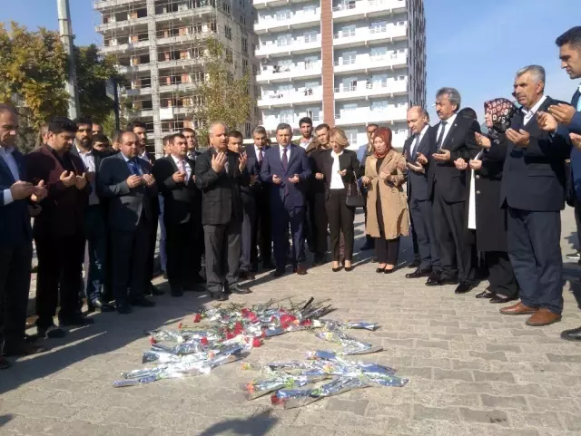 Şehit öğretmeni anarken gözyaşlarına boğuldu Şehit öğretmeni anarken gözyaşlarına boğuldu