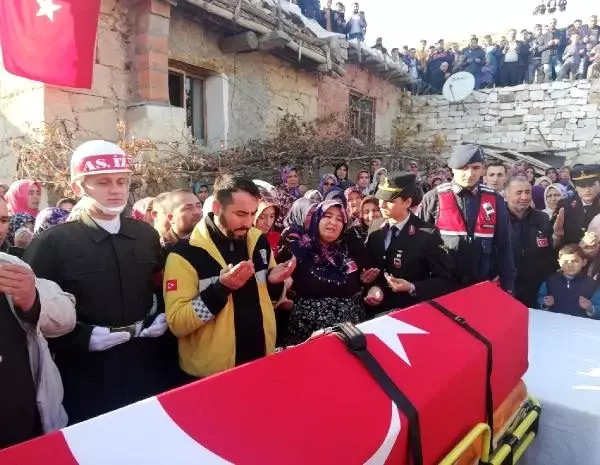 Şehit uzman onbaşı, Afyonkarahisar'da son yolculuğa uğurlandı