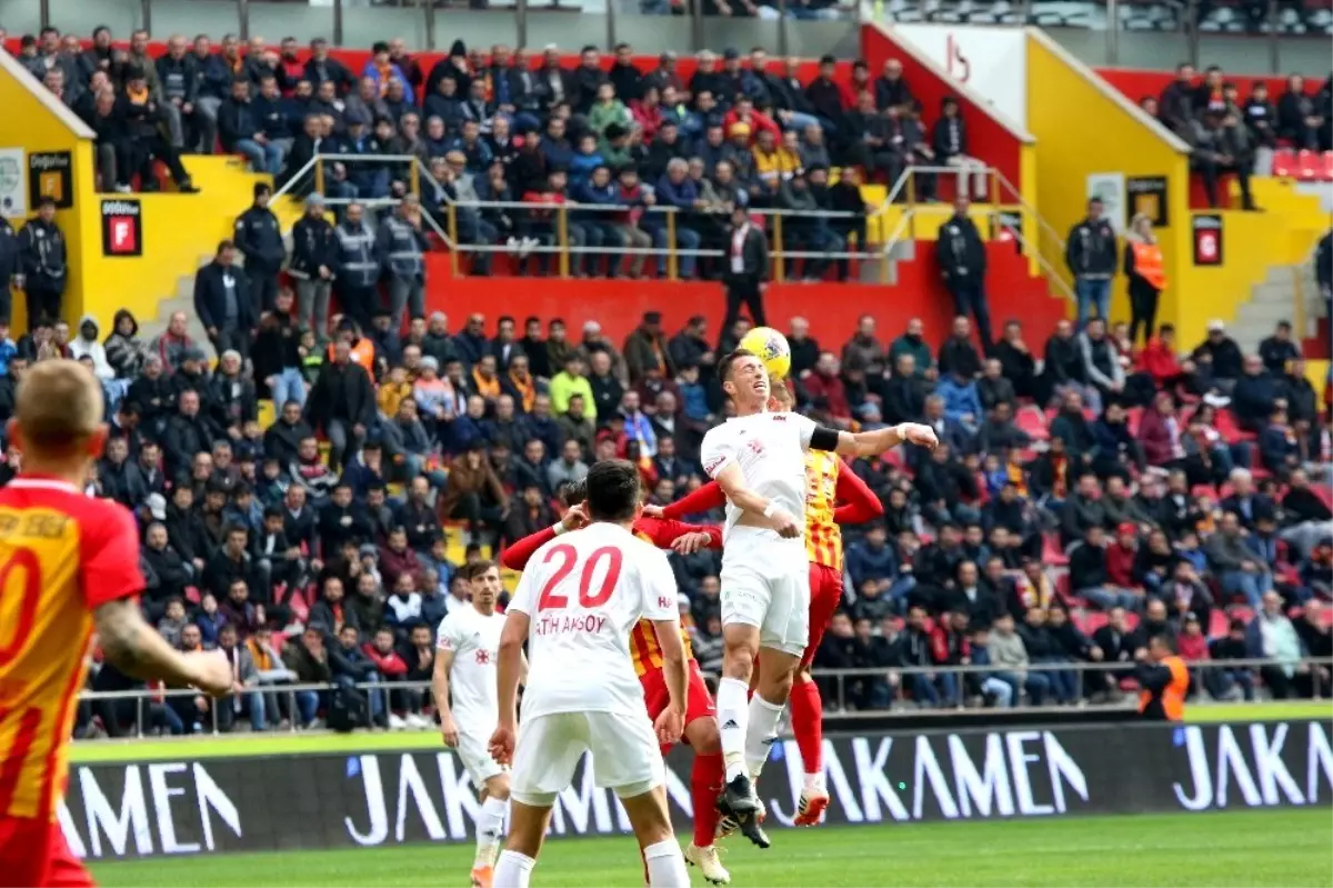 Süper Lig: Kayserispor: 1 - Sivasspor: 1 (İlk yarı)