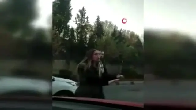 'Sınavı geçirmedi' deyip sürücü kursu öğretmenini yol ortasında tekme tokat dövdüler! 'Sınavı geçirmedi' deyip sürücü kursu öğretmenini yol ortasında tekme tokat dövdüler!