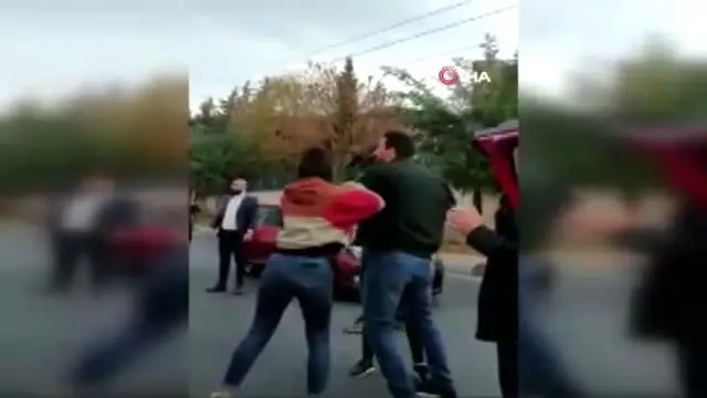 'Sınavı geçirmedi' deyip sürücü kursu öğretmenini yol ortasında tekme tokat dövdüler! 'Sınavı geçirmedi' deyip sürücü kursu öğretmenini yol ortasında tekme tokat dövdüler!