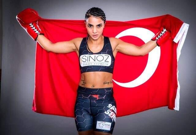 Survivor Sabriye Şengül, kafes dövüşünde rakibine 32 saniye dayanabildi