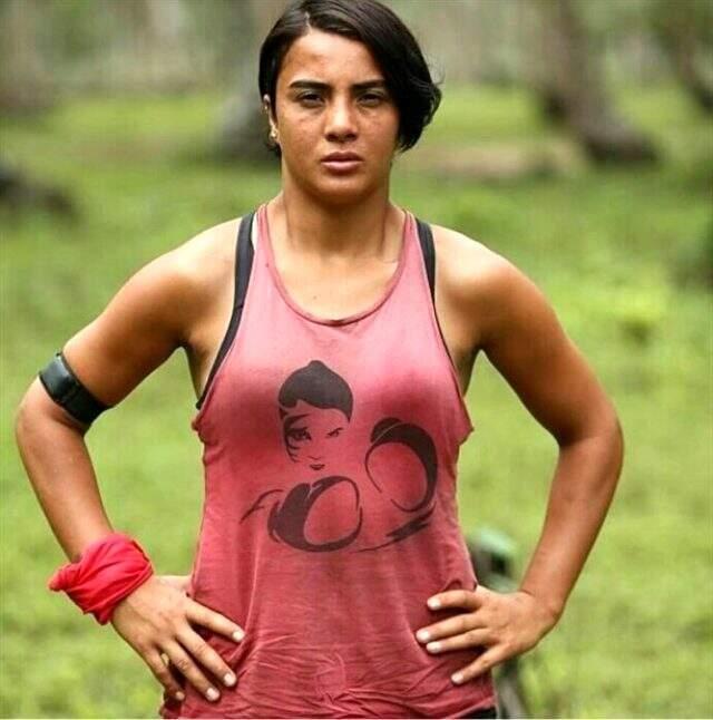Survivor Sabriye Şengül, kafes dövüşünde rakibine 32 saniye dayanabildi
