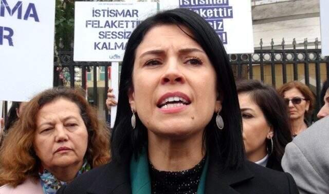 25 öğrencisine istismarla suçlanan öğretmenin, sınıfın camlarını kağıtla kapattığı argüman edildi