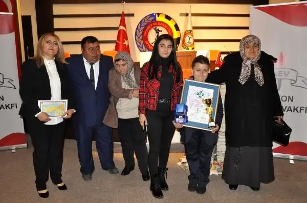4 ayda 1053 kitap okuyan küçük Mahir, Rekorlar Kitabı'na girdi 4 ayda 1053 kitap okuyan küçük Mahir, Rekorlar Kitabı'na girdi