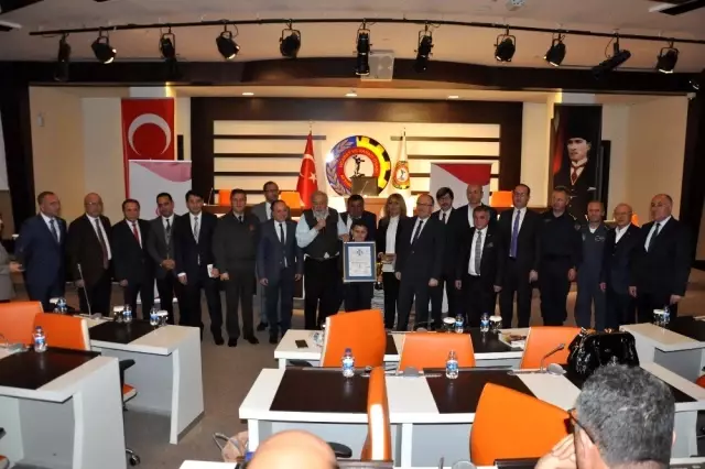 4 ayda bin 53 kitap okuyup Guinness Rekorlar Kitabına girdi 4 ayda bin 53 kitap okuyup Guinness Rekorlar Kitabına girdi