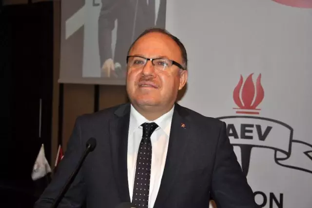 4 ayda bin 53 kitap okuyup Guinness Rekorlar Kitabına girdi 4 ayda bin 53 kitap okuyup Guinness Rekorlar Kitabına girdi