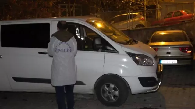 Atasehir De Tir Ile Minibus Arasinda Sikisip Yaralandi Haber Takvimi
