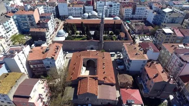 752 yıllık mekan: Pervane Medresesi 752 yıllık mekan: Pervane Medresesi