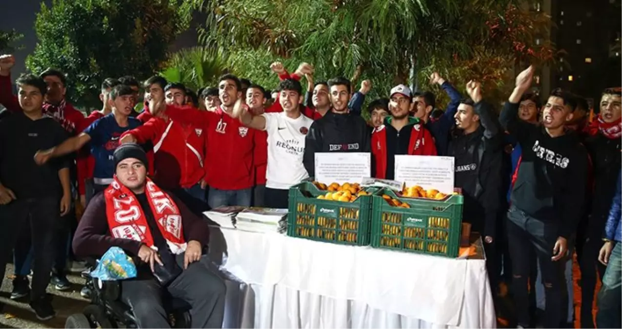 Antalyaspor taraftarından LÖSEV'e destek