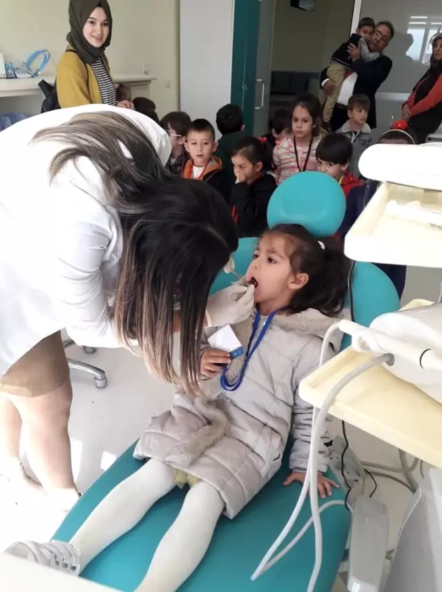 Aydınlı minikler ağız ve diş taramasından geçti