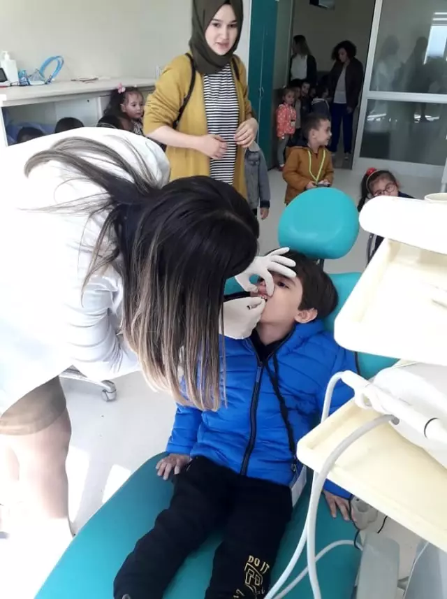 Aydınlı minikler ağız ve diş taramasından geçti
