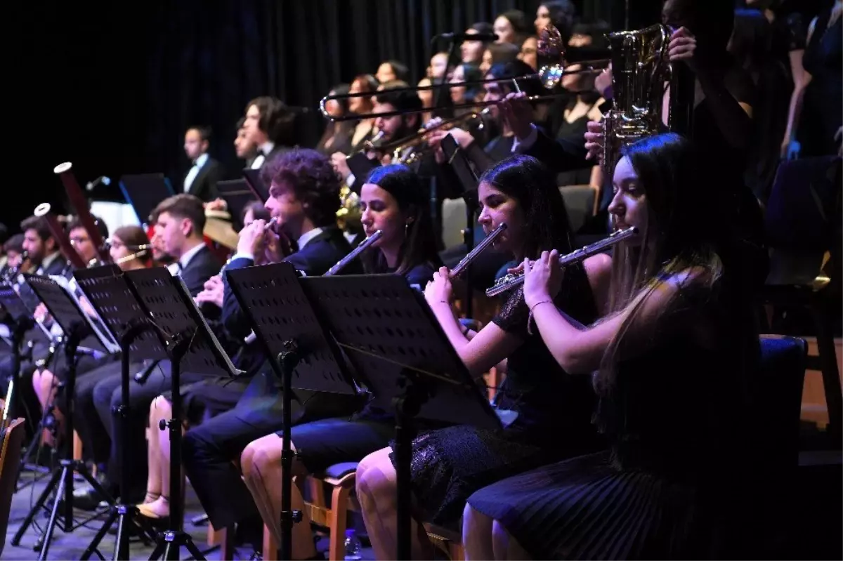 Beylikdüzü'nde gençler öğretmenler için sahnedeydi