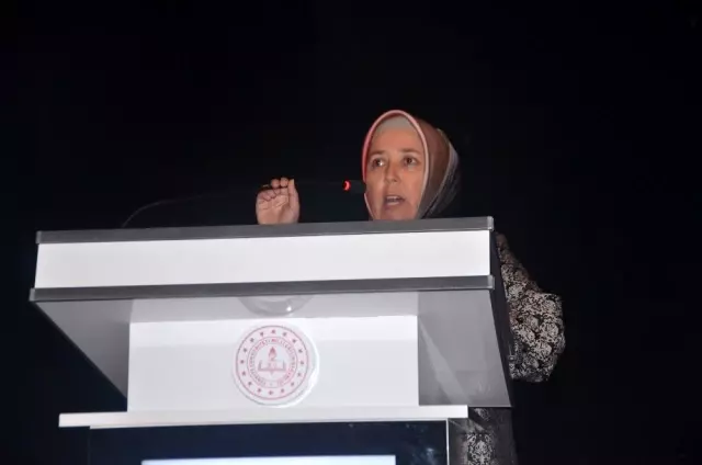 Bilecik'te 24 Kasım Öğretmenler Günü düzenlenen törenle kutlandı Bilecik'te 24 Kasım Öğretmenler Günü düzenlenen törenle kutlandı