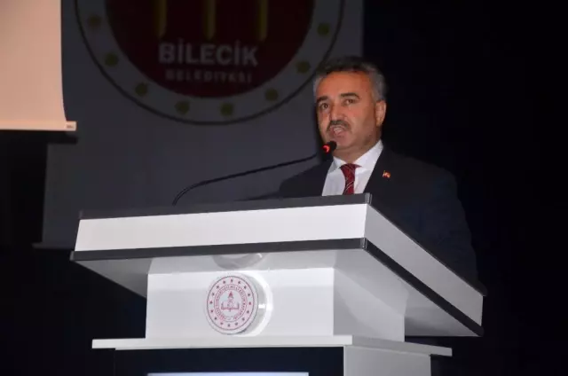 Bilecik'te 24 Kasım Öğretmenler Günü düzenlenen törenle kutlandı Bilecik'te 24 Kasım Öğretmenler Günü düzenlenen törenle kutlandı