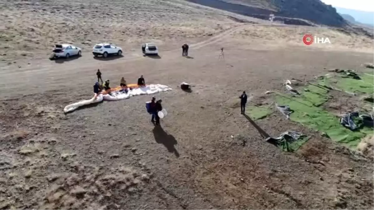 Gökyüzünde davul çalıp türkü söylediler