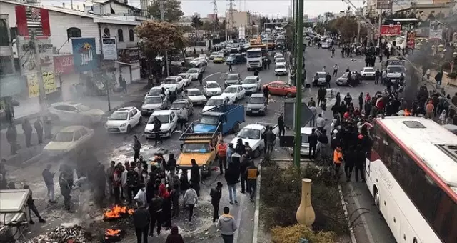 İran'dan yakit zammı protestolarıyla alakalı dört ülkeye tehdit: Sizi yok ederiz