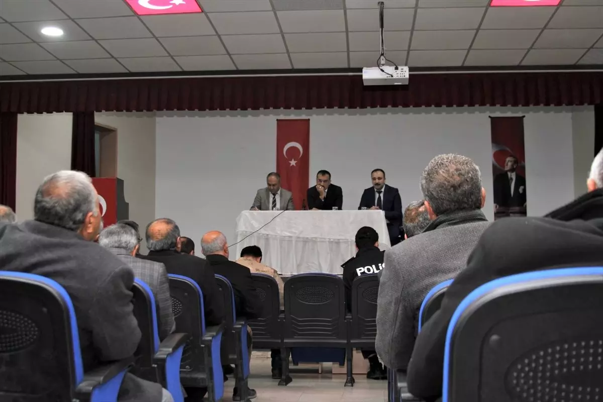 Kaymakam Çelik, muhtar ve vatandaşlarla bir araya geldi